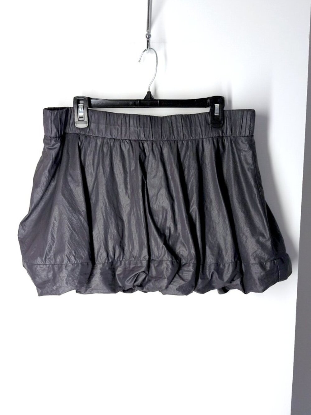 Gap BodyFit gunmetal gray ripstop nylon bubble skirt L athleisure